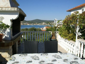Neat apartment in Vinisce with magnificent sea